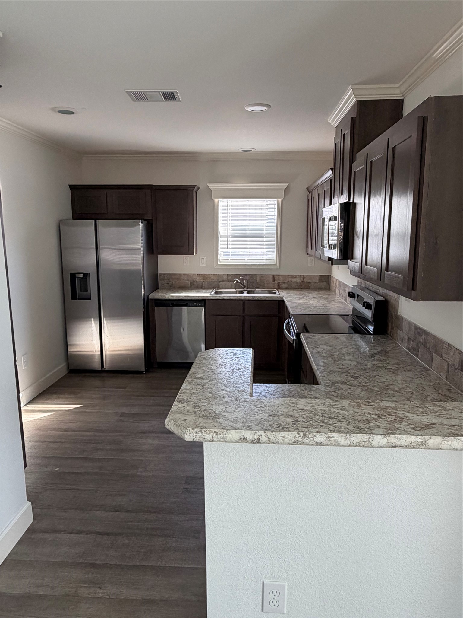 2014 Stevens Street Houston, TX 77026 - Photo 11 of 12 Kitchen Island