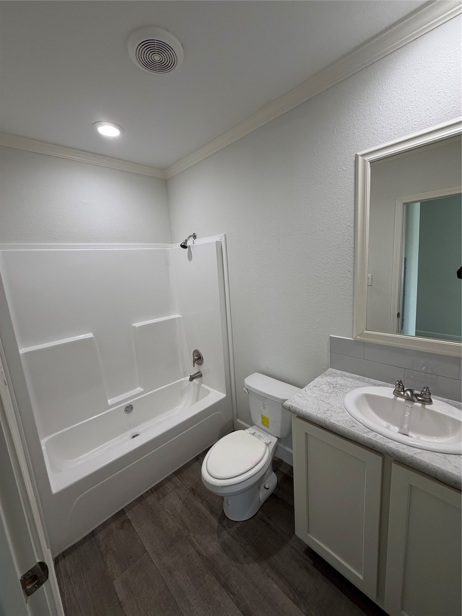2014 Stevens Street Houston, TX 77026 - Photo 8 of 12 Secondary Bathroom