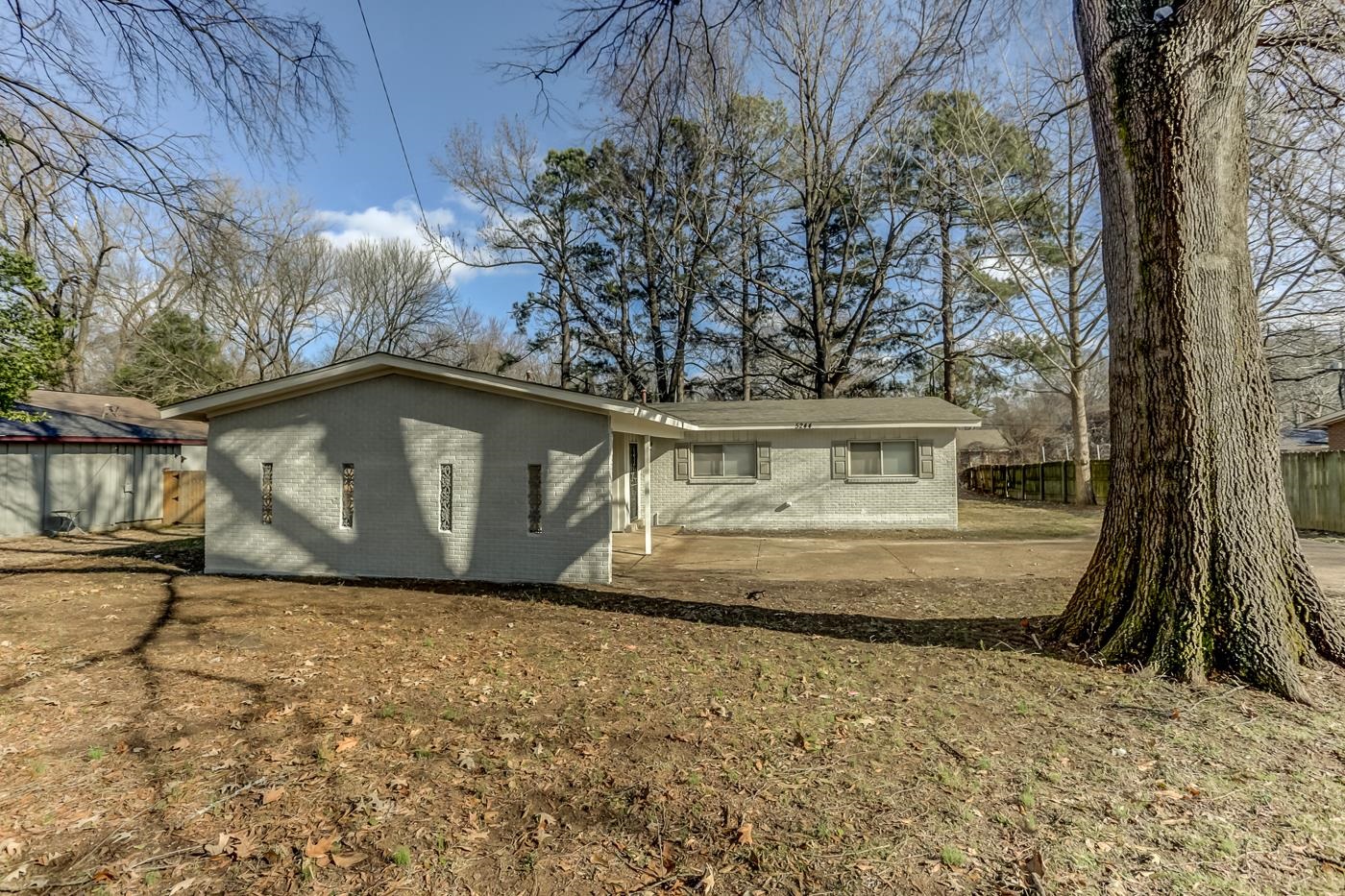 5244 Whitworth Road Memphis, TN 38116 - Photo 1 of 14 a view of fountain in front of house