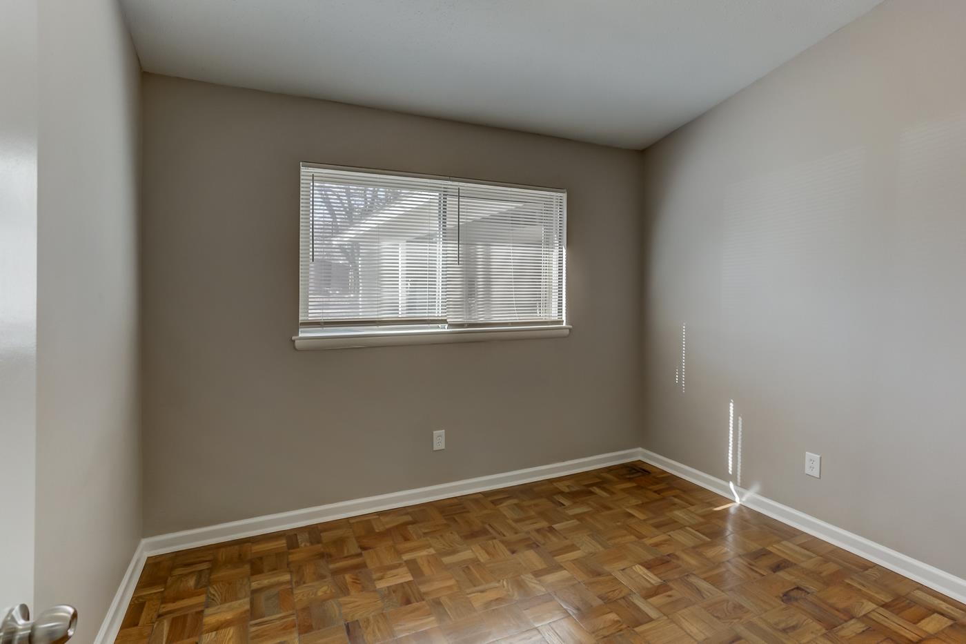 5244 Whitworth Road Memphis, TN 38116 - Photo 12 of 14 an empty room with a window