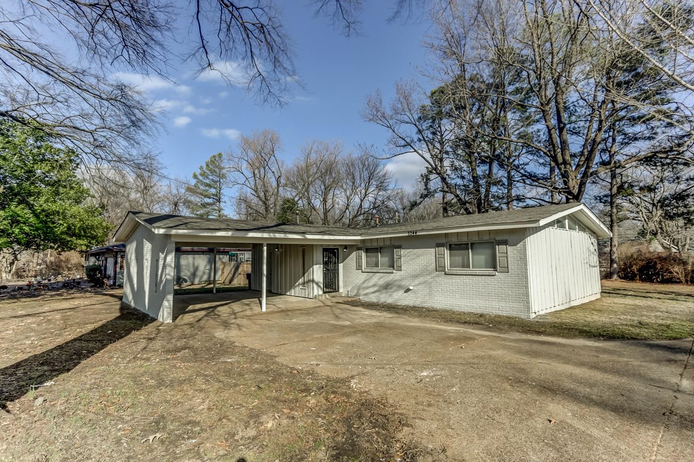 5244 Whitworth Road Memphis, TN 38116 - Photo 2 of 14 front view of house with a garden