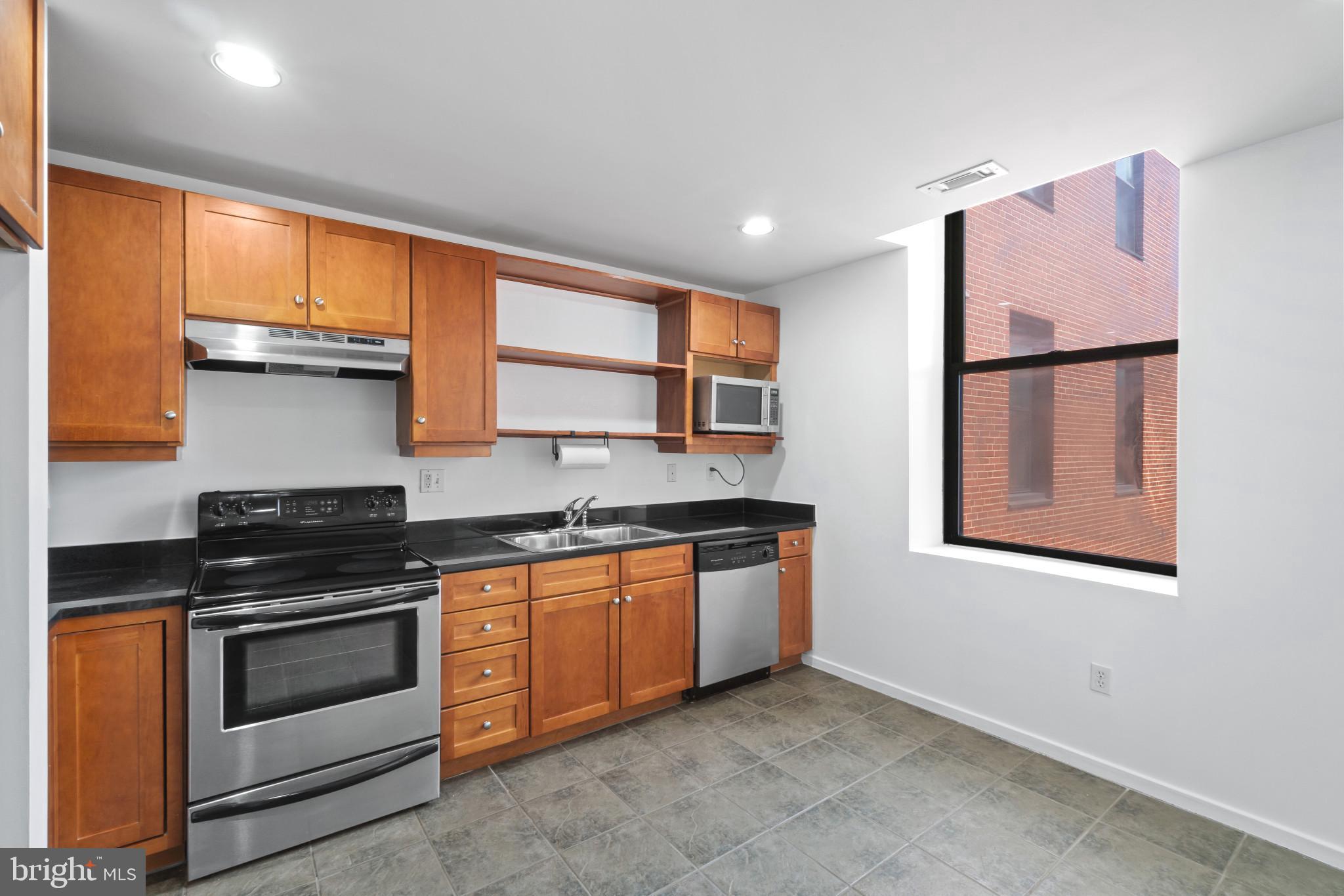 1211 Light Street, Unit 211 Baltimore, MD 21230 - Photo 16 of 34 Eat-In Kitchen With Granite Countertops