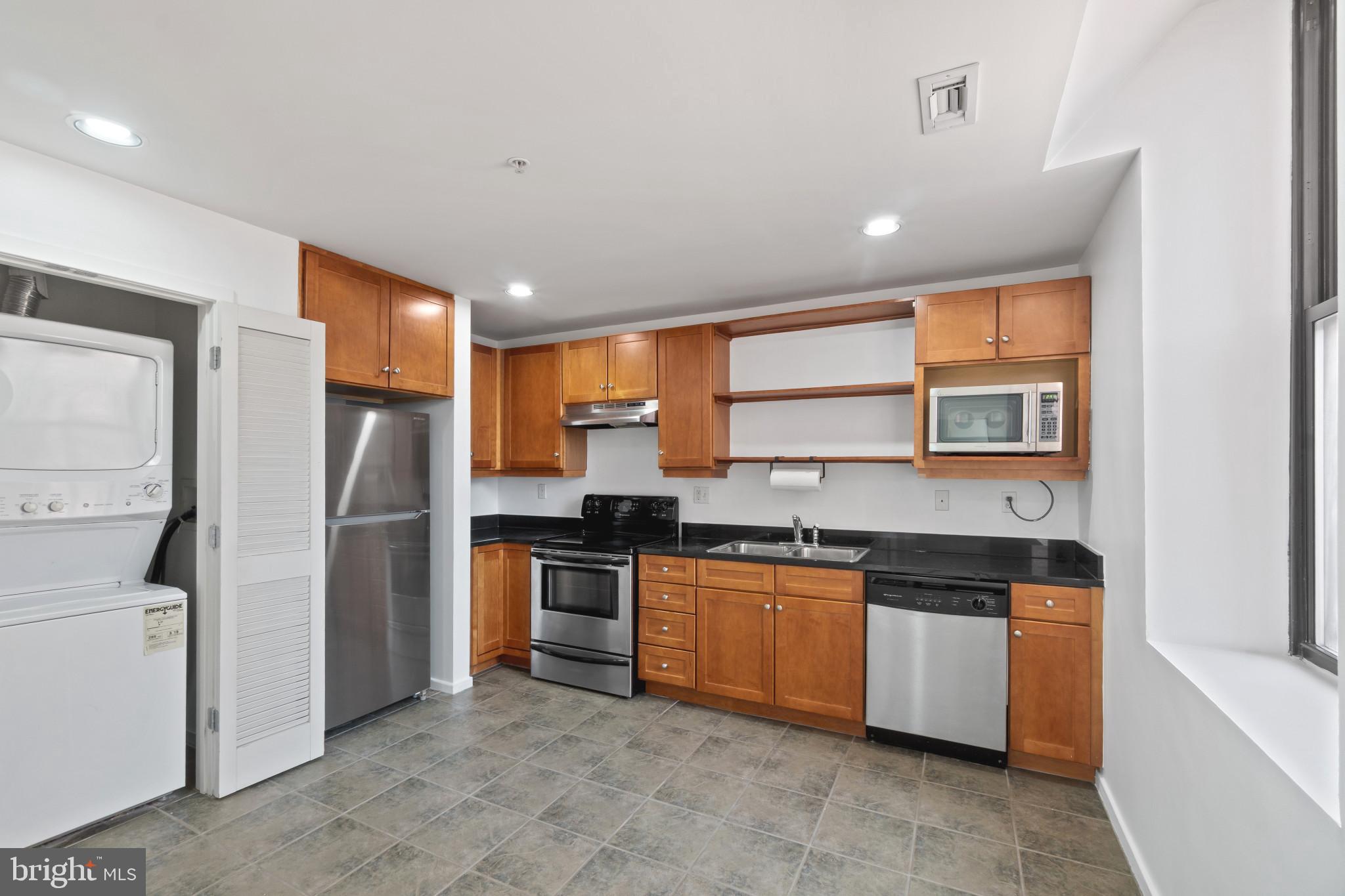 1211 Light Street, Unit 211 Baltimore, MD 21230 - Photo 17 of 34 Eat-In Kitchen With Tile Flooring