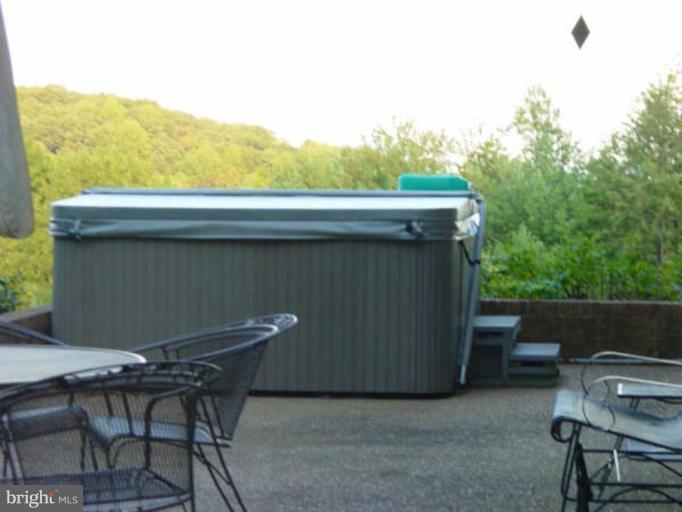 5282 Pond Mountain Road Broad Run, VA 20137 - Photo 21 of 30 HUGE TERRACE THE WIDTH OF HOME IN REAR W/HOT TUB!
