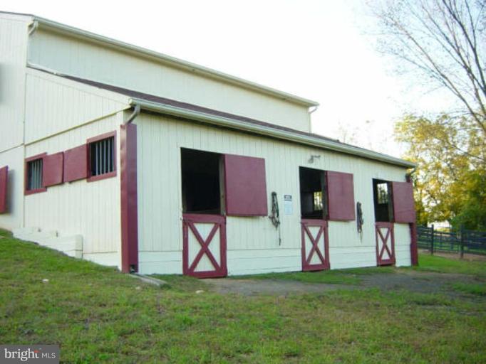 5282 Pond Mountain Road Broad Run, VA 20137 - Photo 28 of 30 STABLE FOR THE HORSES OFFERS SUPERB VENTILATION.