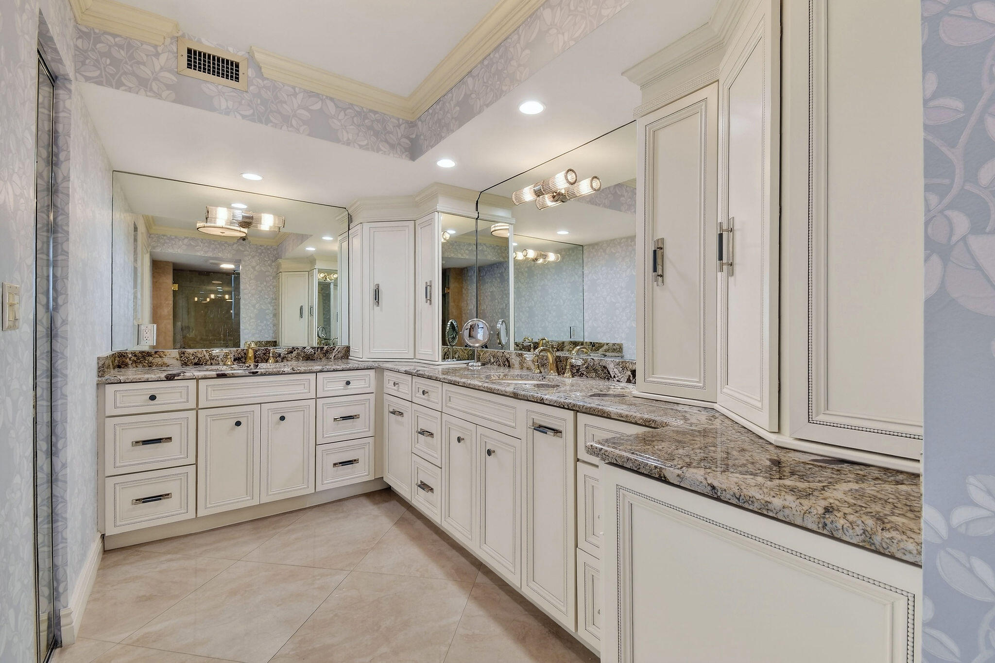 5380 North Ocean Drive, Unit 22I Singer Island, FL 33404 - Photo 20 of 48 5380NOceanDr#22i(28)