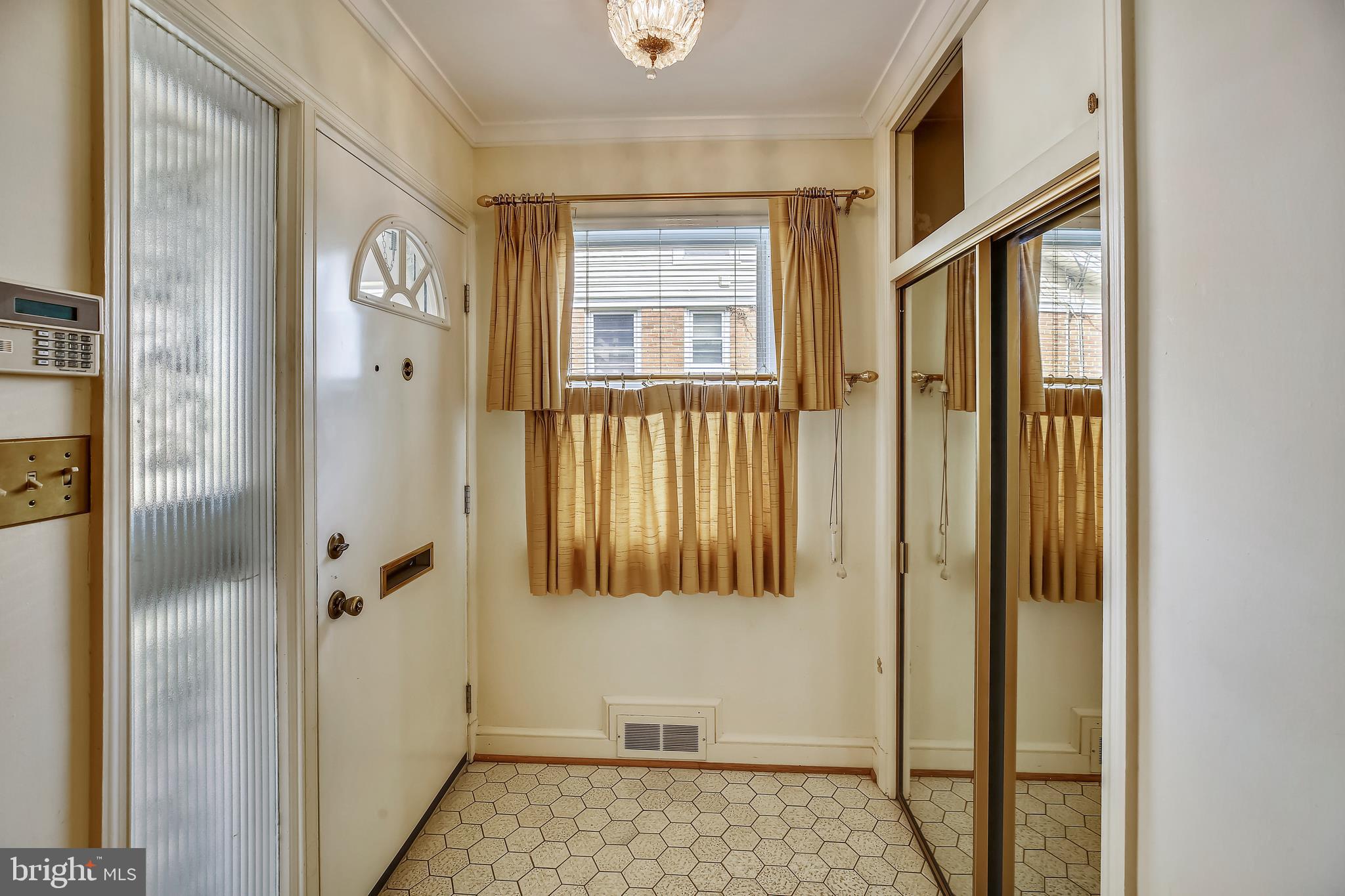 1426 Leegate Road Northwest Washington, DC 20012 - Photo 6 of 43 Gallery Image 6