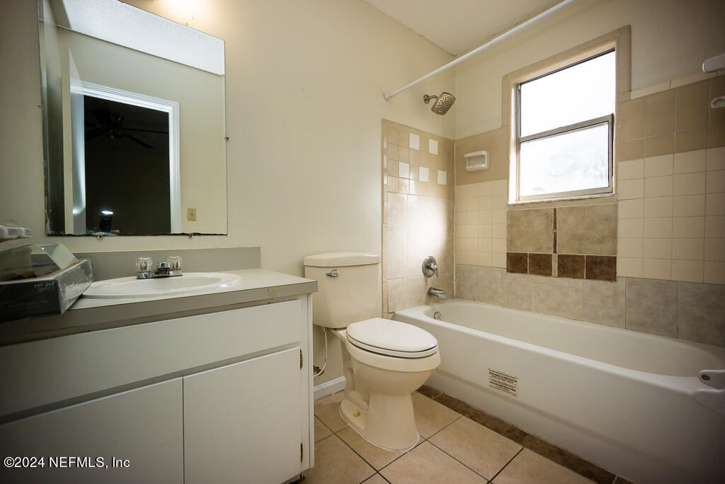 8992 Ivey Road Jacksonville, FL 32216 - Photo 18 of 29 Master Bathroom
