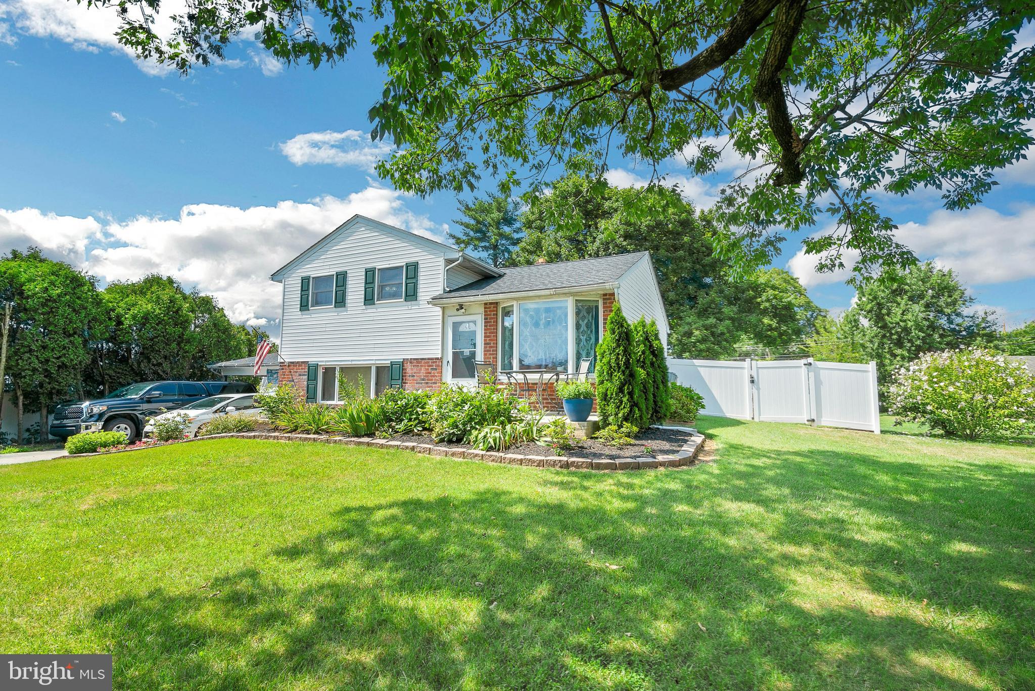 17 Miami Road Norristown, PA 19403 - Photo 3 of 39