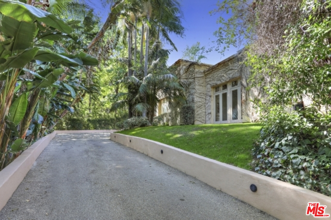 2841 Hutton Drive Beverly Hills, CA 90210 - Photo 4 of 43