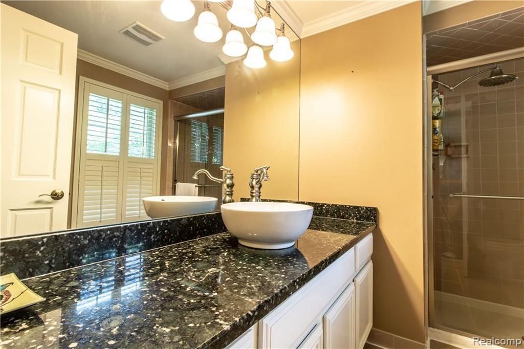 14728 Riverside Street Livonia, MI 48154 - Photo 13 of 29