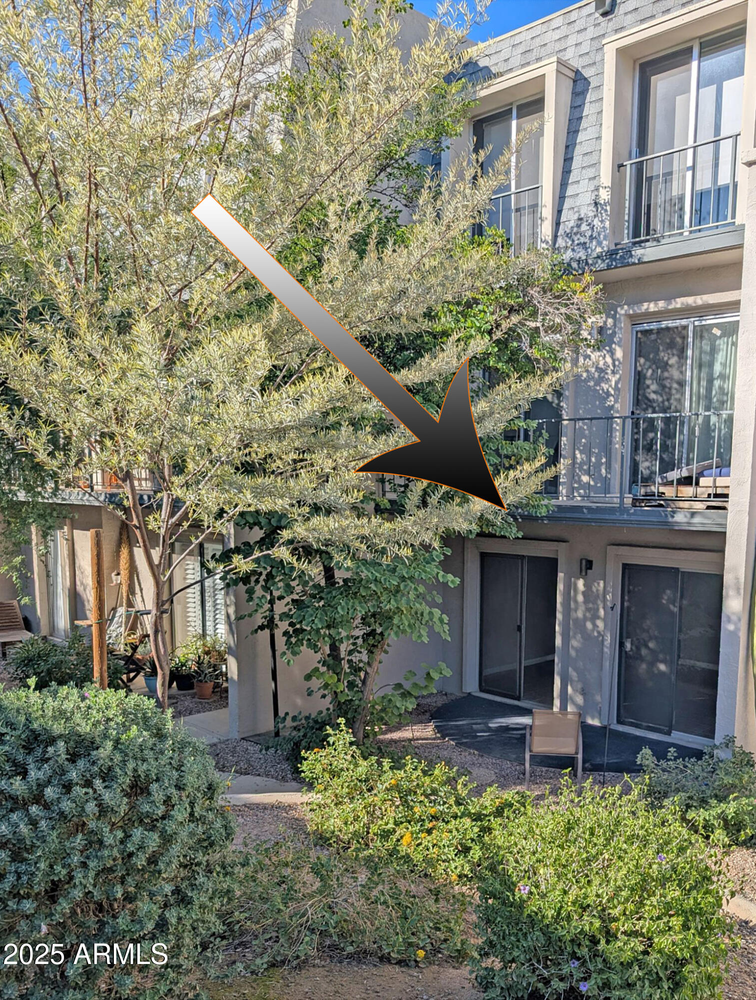 1018 East Osborn Road, Unit A Phoenix, AZ 85014 - Photo 10 of 18 a backyard of a house with lots of green space