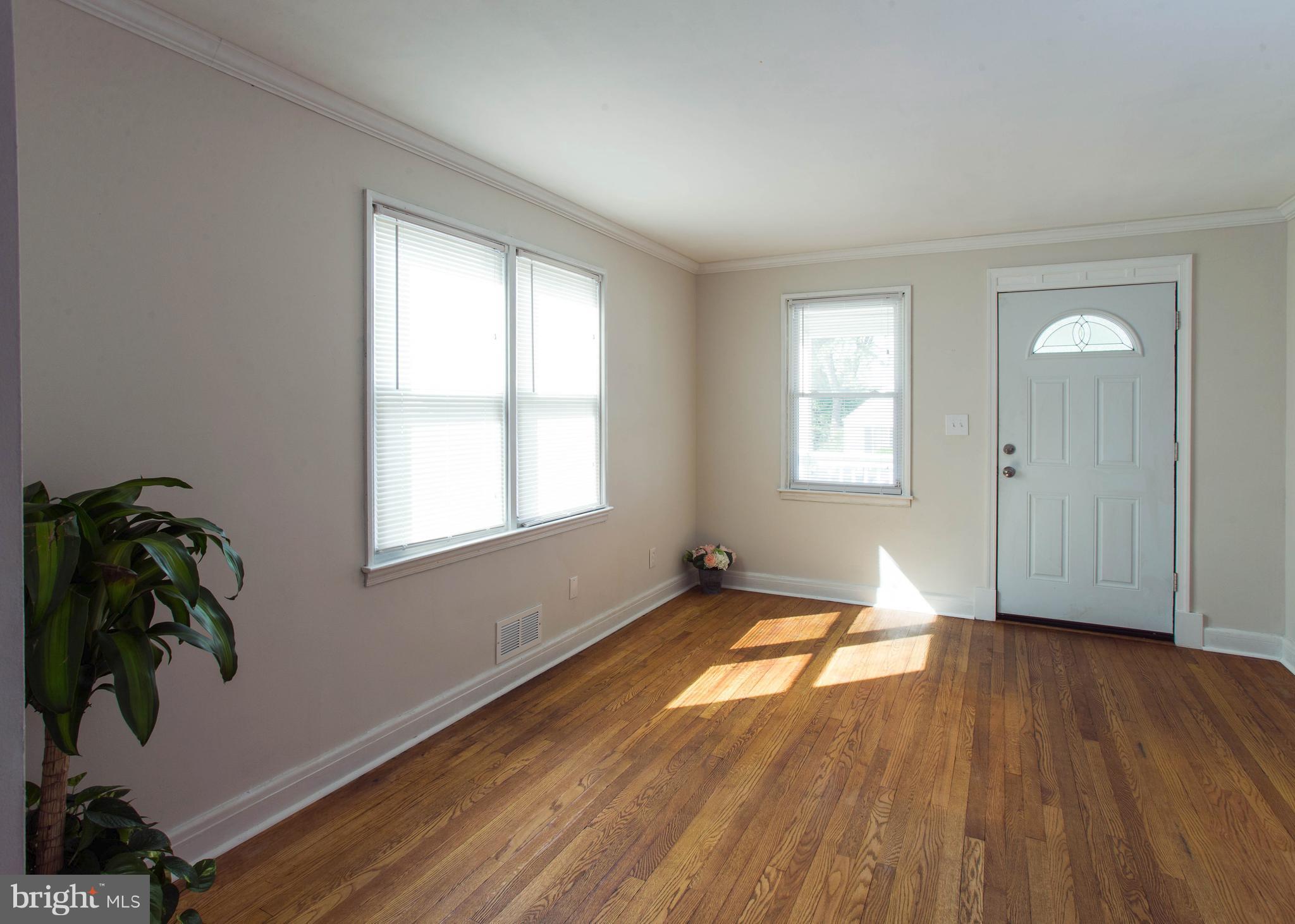 2521 Glencoe Road Baltimore, MD 21234 - Photo 3 of 25 Living Room
