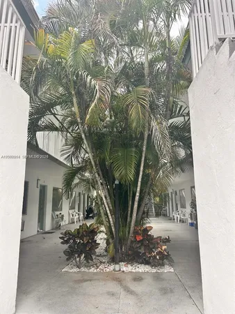 $1,500 | 7945 Carlyle Avenue, Unit 4, Miami Beach, FL 33141
