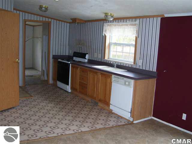 3594 West Stewart Road Shepherd, MI 48883 - Photo 5 of 18 1767248-4.JPG