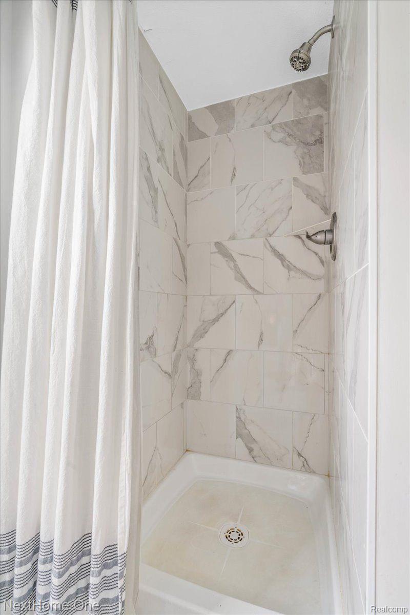 1011 Oak Grove Road Jackson, MI 49203 - Photo 16 of 23 updated shower