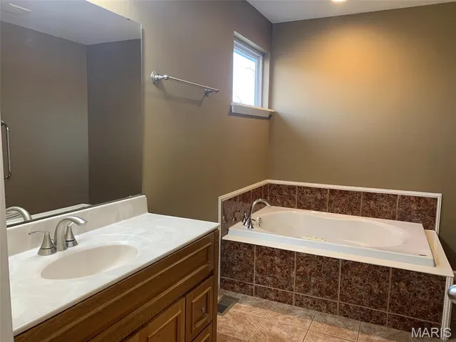 $460,000 | 3136 Mill Hill Road, St. Clair, MO 63077