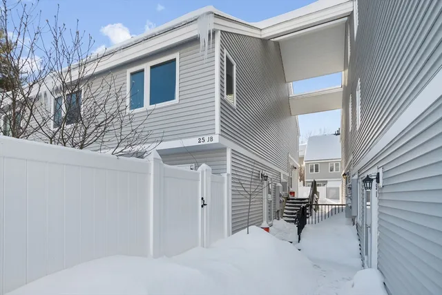 $275,000 | 25 Meadow Pond Drive, Unit J, Leominster, MA 01453