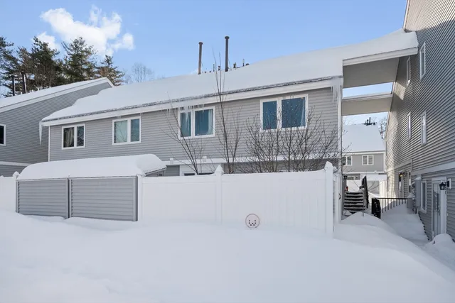 $275,000 | 25 Meadow Pond Drive, Unit J, Leominster, MA 01453