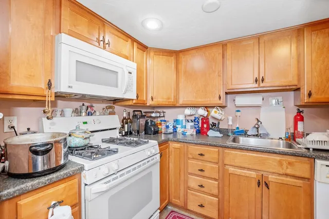 $275,000 | 25 Meadow Pond Drive, Unit J, Leominster, MA 01453