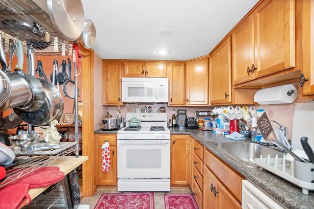 $275,000 | 25 Meadow Pond Drive, Unit J, Leominster, MA 01453