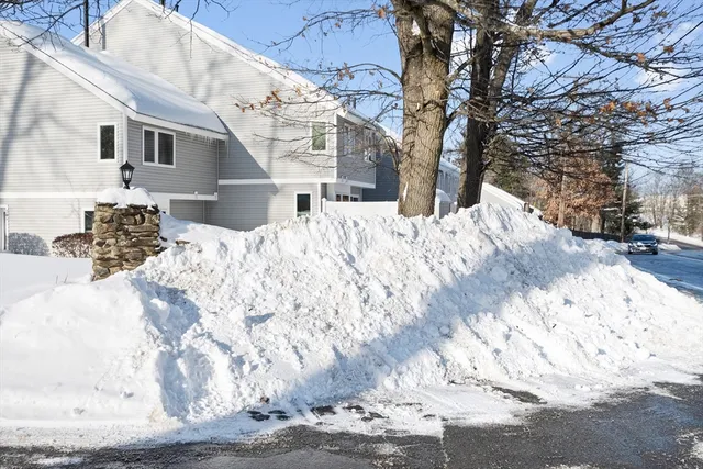 $275,000 | 25 Meadow Pond Drive, Unit J, Leominster, MA 01453