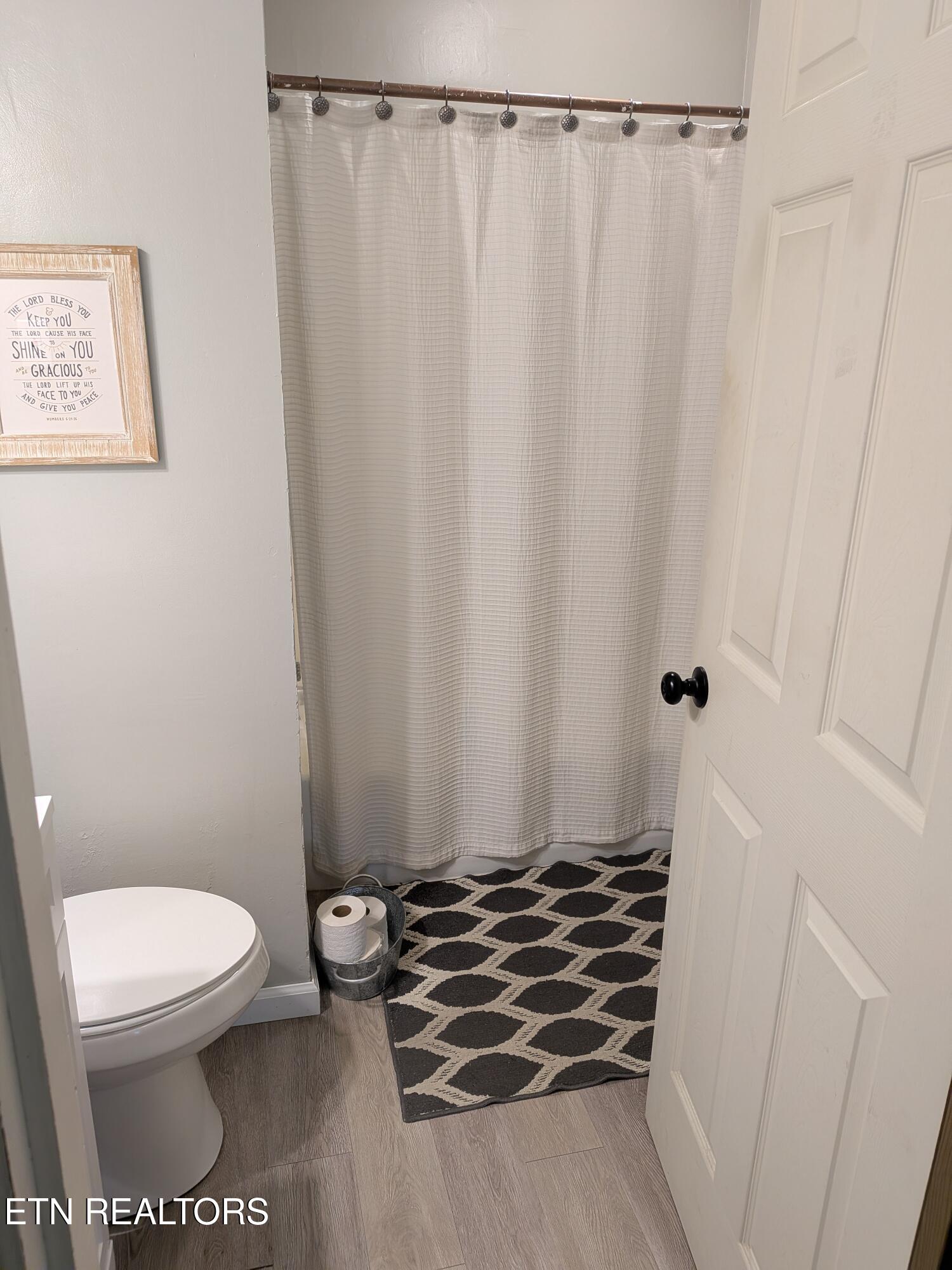 8135 Harmon Road Powell, TN 37849 - Photo 15 of 32 HarmonRd_12_1stBath2