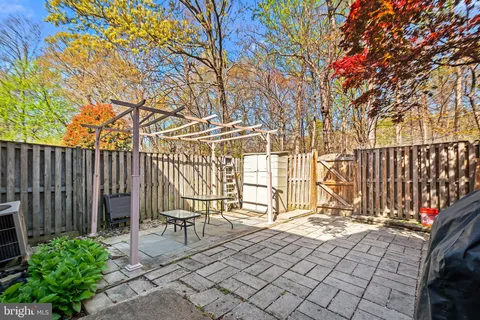 $575,000 | 8024 Bethelen Woods Lane, Springfield, VA 22153