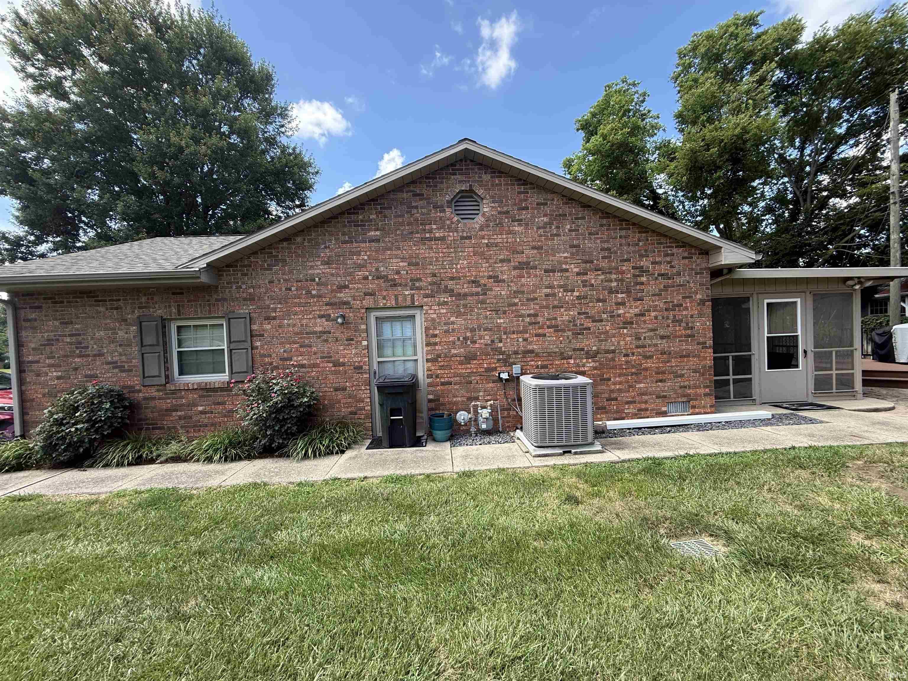 2706 Raney Drive Vincennes, IN 47591 - Photo 2 of 16 Gallery Image 2
