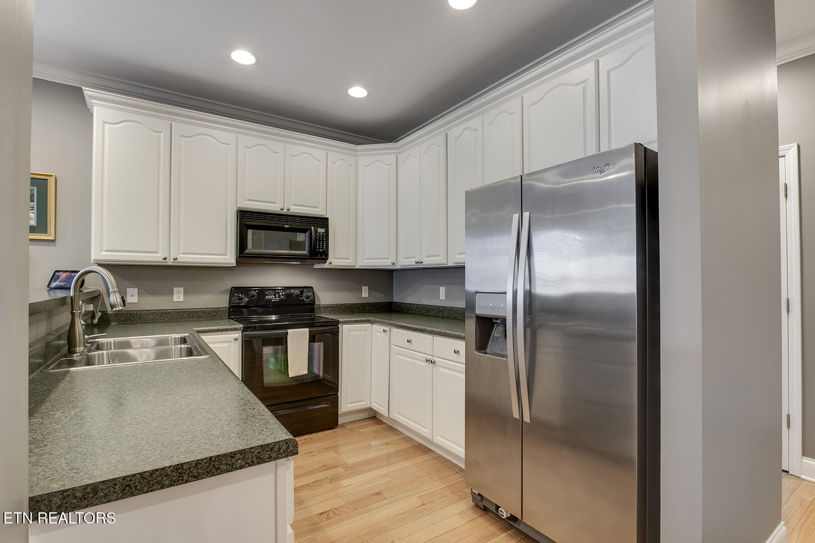 107 Liberty Court Oak Ridge, TN 37830 - Photo 14 of 32 14_LibertyCourt_105_Kitchen01