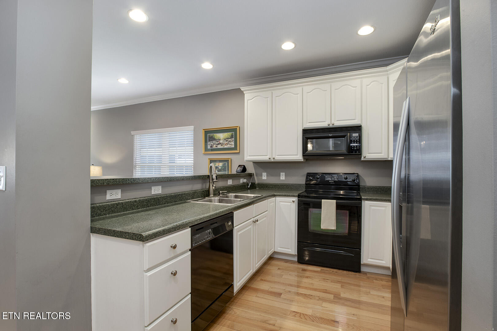 107 Liberty Court Oak Ridge, TN 37830 - Photo 15 of 32 15_LibertyCourt_105_Kitchen02