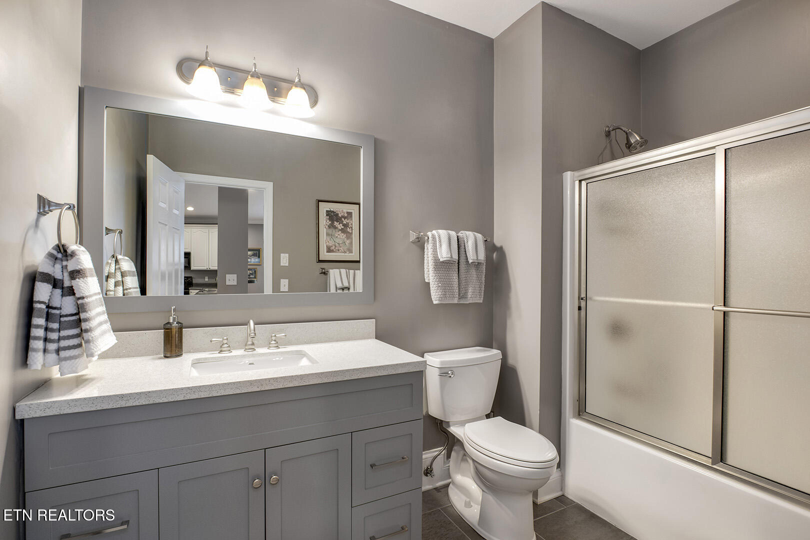 107 Liberty Court Oak Ridge, TN 37830 - Photo 20 of 32 20_LibertyCourt_105_GuestBath