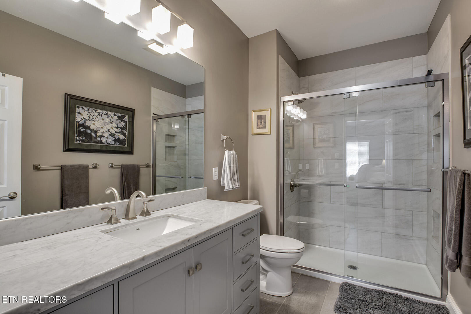 107 Liberty Court Oak Ridge, TN 37830 - Photo 24 of 32 24_LibertyCourt_105_MasterBath