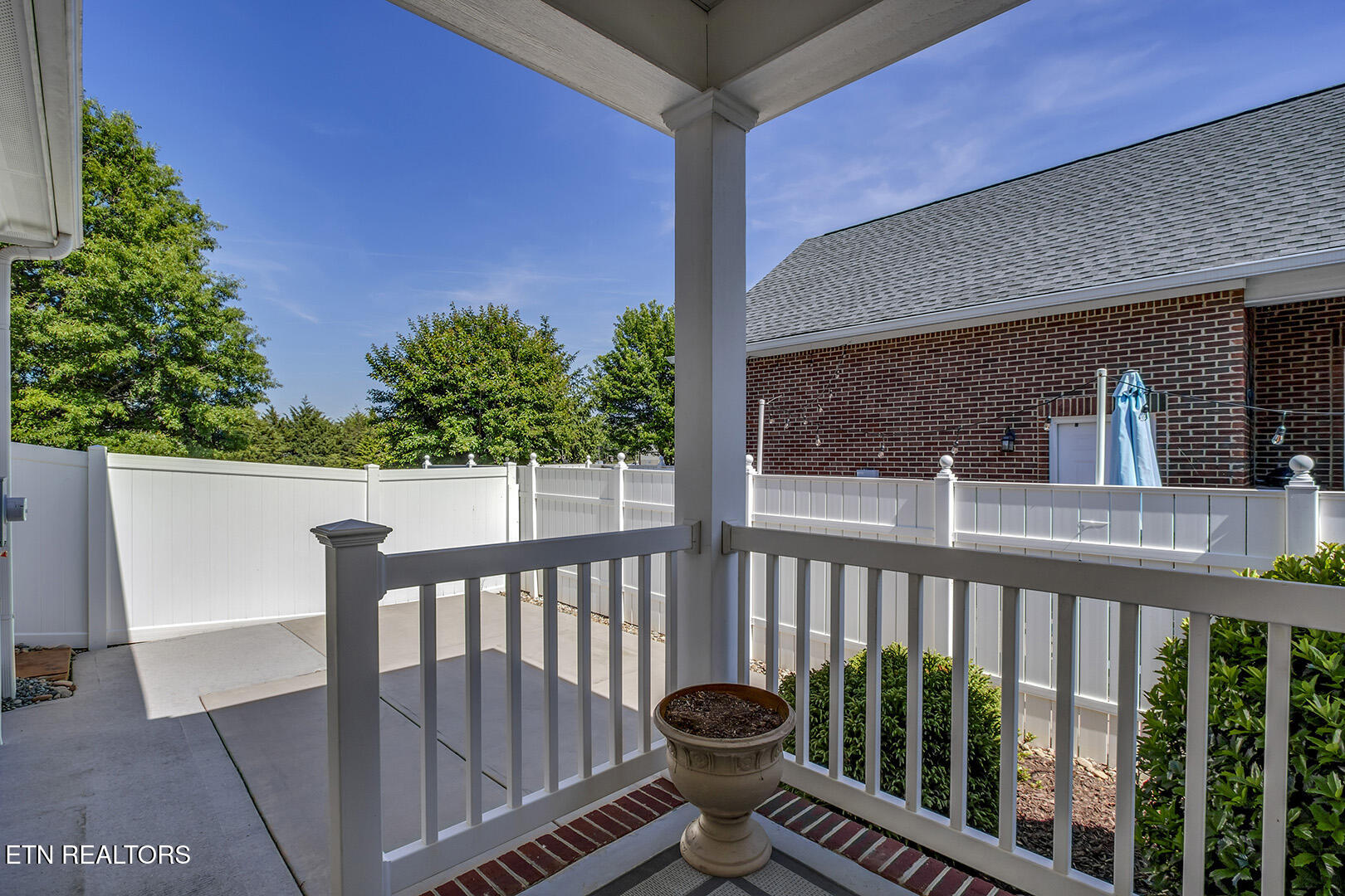 107 Liberty Court Oak Ridge, TN 37830 - Photo 28 of 32 28_LibertyCourt_105_BackPorch02