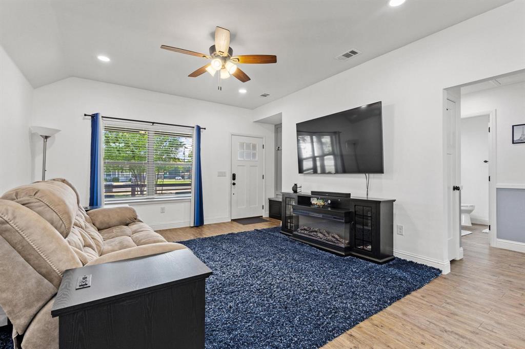 1031 West Gandy Street Denison, TX 75020 - Photo 10 of 33