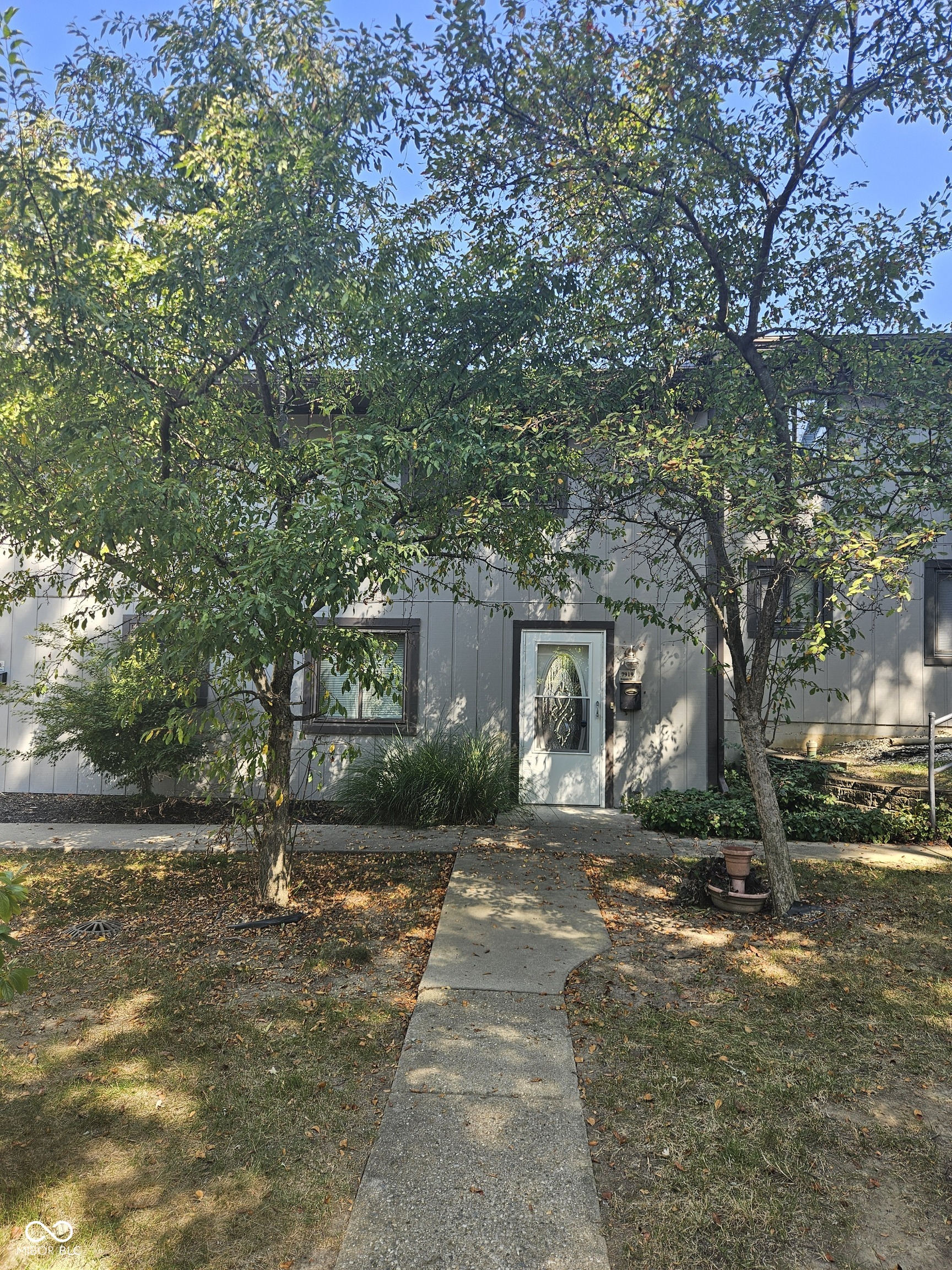 7919 Benjamin Drive Lawrence, IN 46226 - Photo 4 of 41