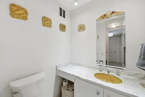 $825,000 | 1500 Sheridan Road, Unit 9K, Wilmette, IL 60091