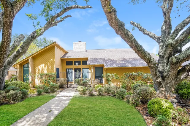 a front view of house with yard and swimming pool
