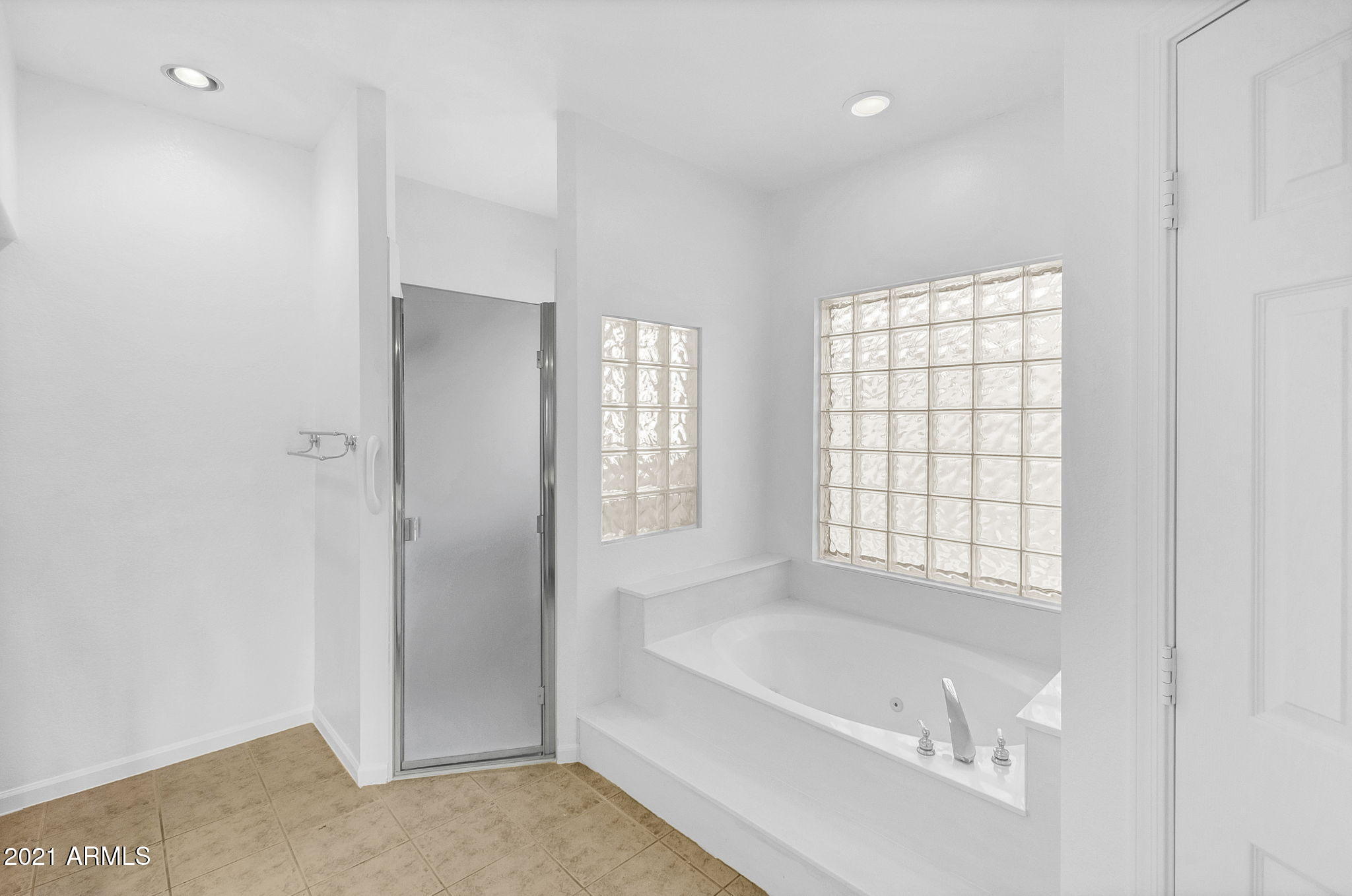 14773 Piccadilly Road Goodyear, AZ 85395 - Photo 21 of 38 Master Bathroom Shower and Tub