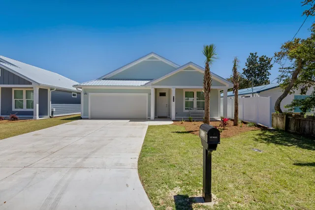 a view of a house with backyard and sitting area