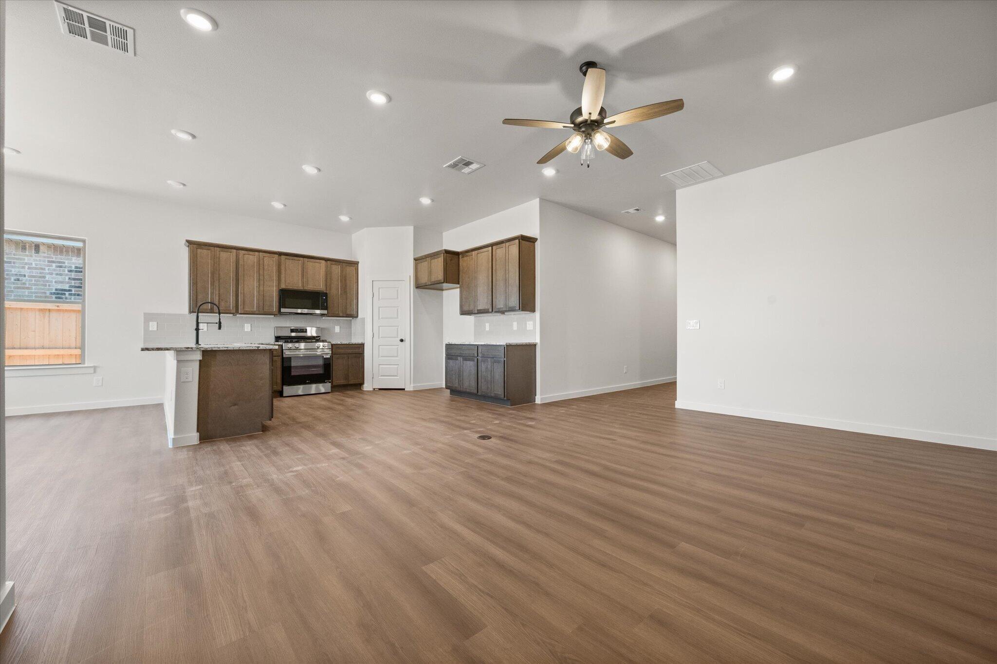 6930 53rd Street Lubbock, TX 79407 - Photo 5 of 24 17-6930 53rd_3649