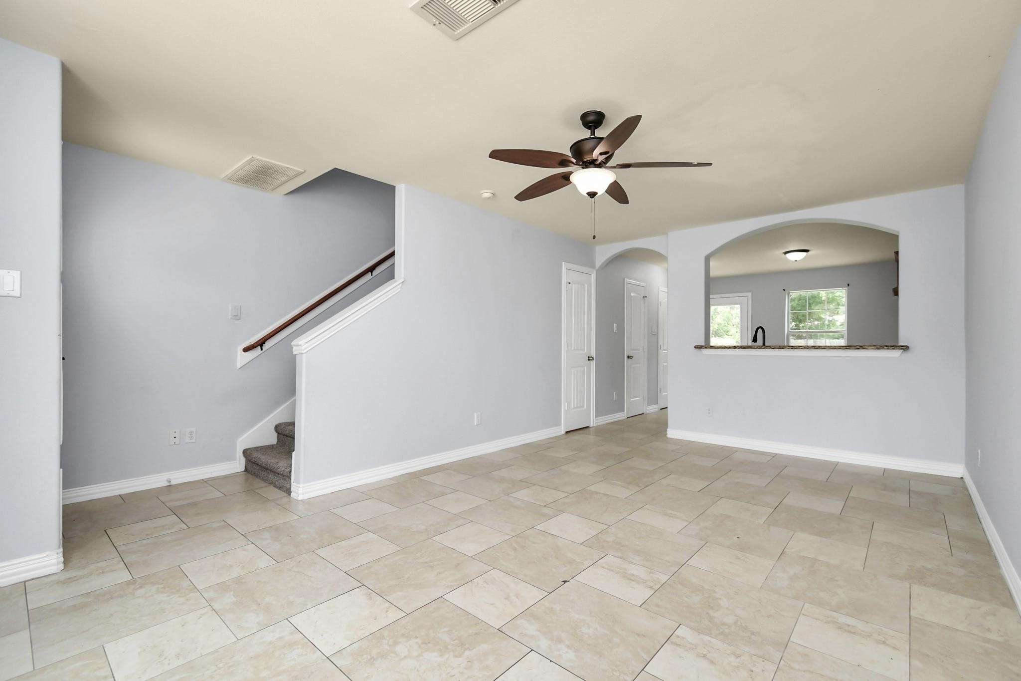 10022 Raymondville Road, Unit B Houston, TX 77093 - Photo 6 of 30 Gallery Image 6