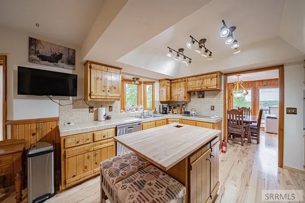 $1,325,000 | 1528 Highway 47, Ashton, ID 83420