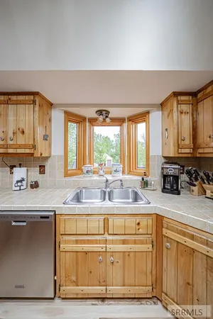 $1,325,000 | 1528 Highway 47, Ashton, ID 83420