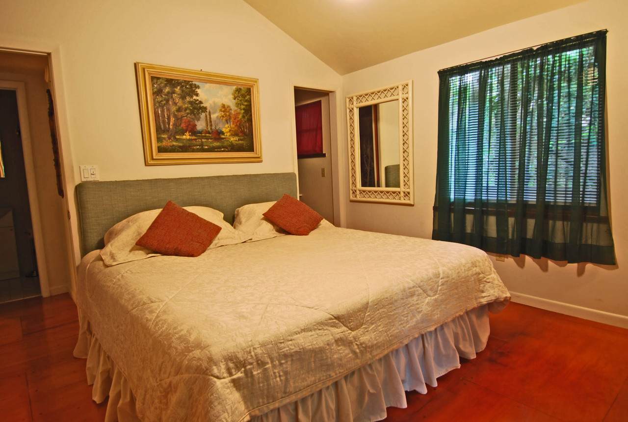 19 Dolphin Road Key Largo, FL 33037 - Photo 14 of 25 2 Master Bedroom