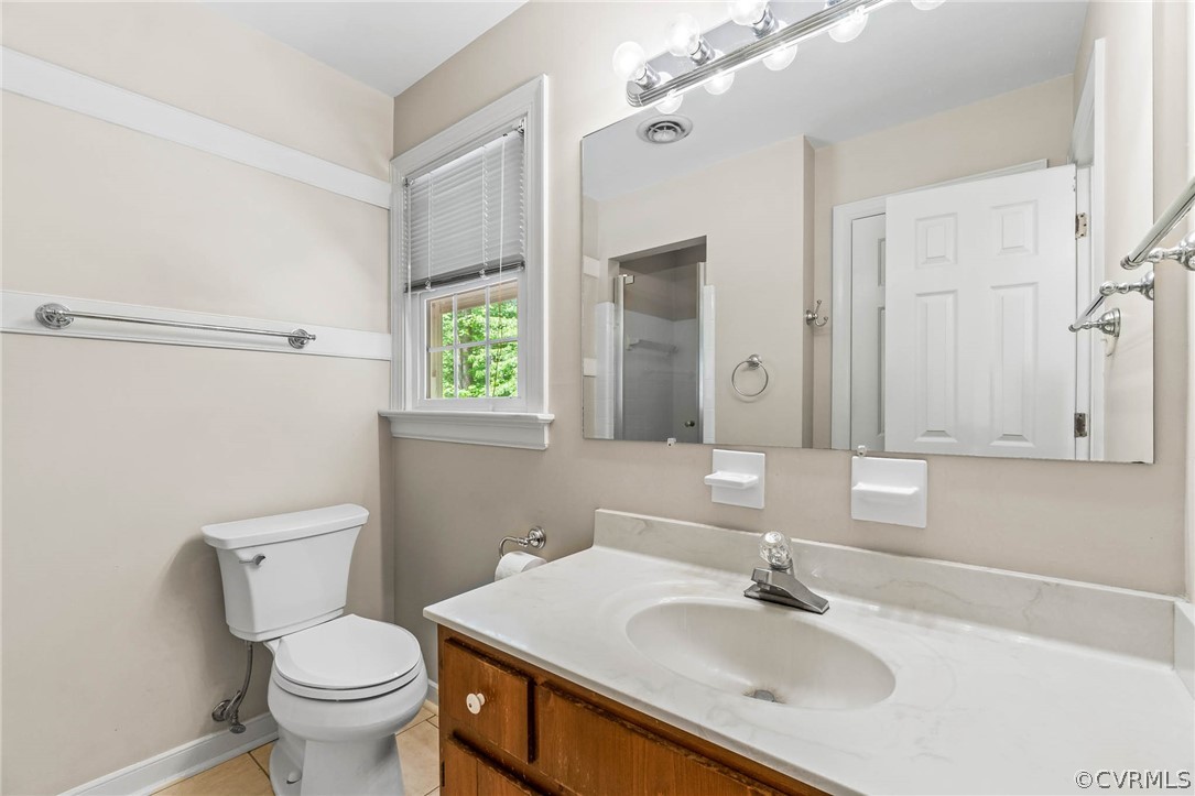 2801 Fairgate Road Midlothian, VA 23112 - Photo 32 of 49 a bathroom with a sink toilet and mirror