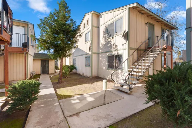 $2,388,000 | 609 Moore Street, Madera, CA 93638