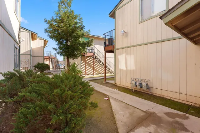 $2,388,000 | 609 Moore Street, Madera, CA 93638