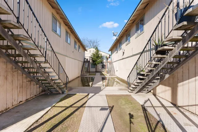 $2,388,000 | 609 Moore Street, Madera, CA 93638