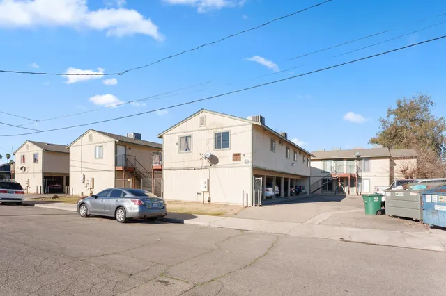 $2,388,000 | 609 Moore Street, Madera, CA 93638